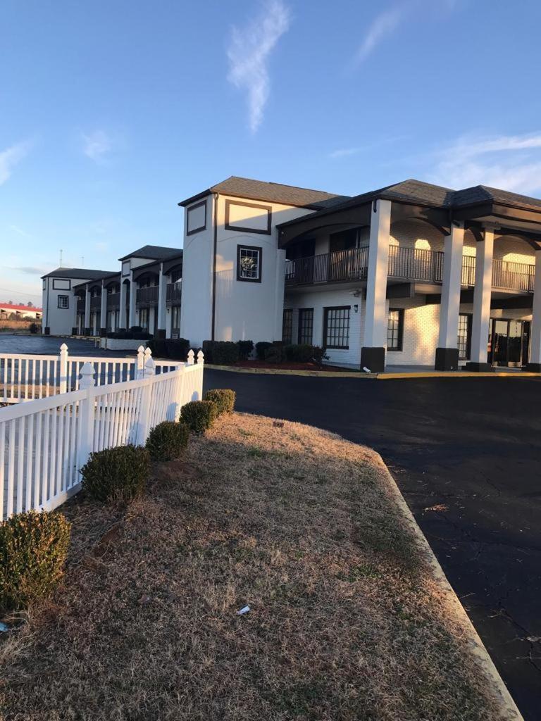 Americas Best Value Inn Holly Springs Εξωτερικό φωτογραφία